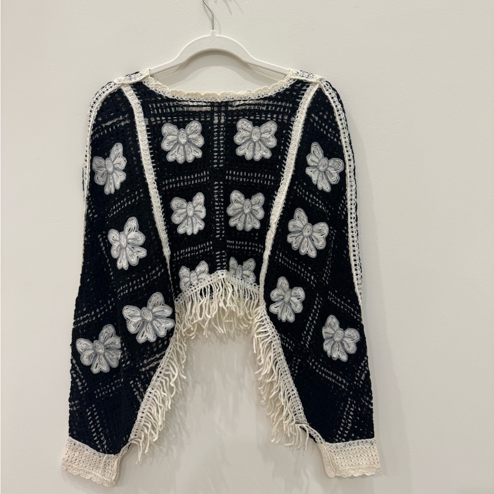 House of Harlow 1960 Black Crochet Floral Sweater Top OS Boho Fringe NWT - Picture 4 of 6
